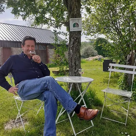 Le Repos Du Nomade 7 Personnes Bed and Breakfast